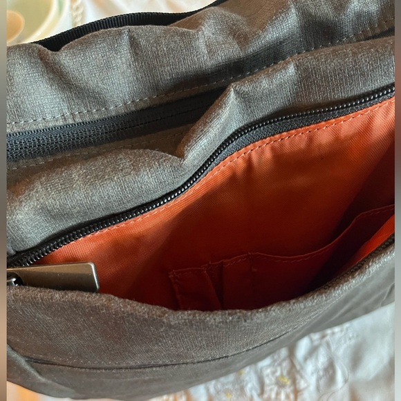 Briggs & Riley Kinzie Street Horizontal Tote Travel Bag - Picture 11 of 16